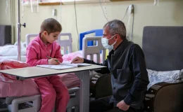 Van YYÜ’de lösemi tedavisi gören çocuklara gönüllü öğretmenlerden destek