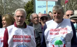Emekliler İzmir’de Maaşlarına Karşı Protesto Düzenledi