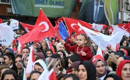 Erdoğan: Şehrimizin kaynaklarını terör örgütüne aktarma yerine Hakkarili kardeşlerim için kullanacak isimler belirledik