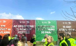 İYİ Parti Büyükşehir Belediye Başkan Adayı ve Partilileri, Bursa Büyükşehir Belediyesi’nin Tanıtım Tabelalarına Zarar Verdi